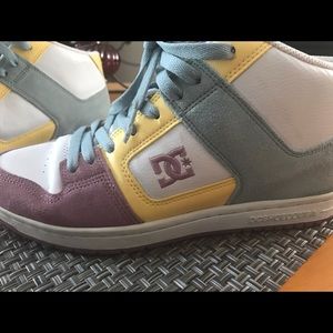 DC Shoes Size 8 Woman’s Leather and Suede worn 2X